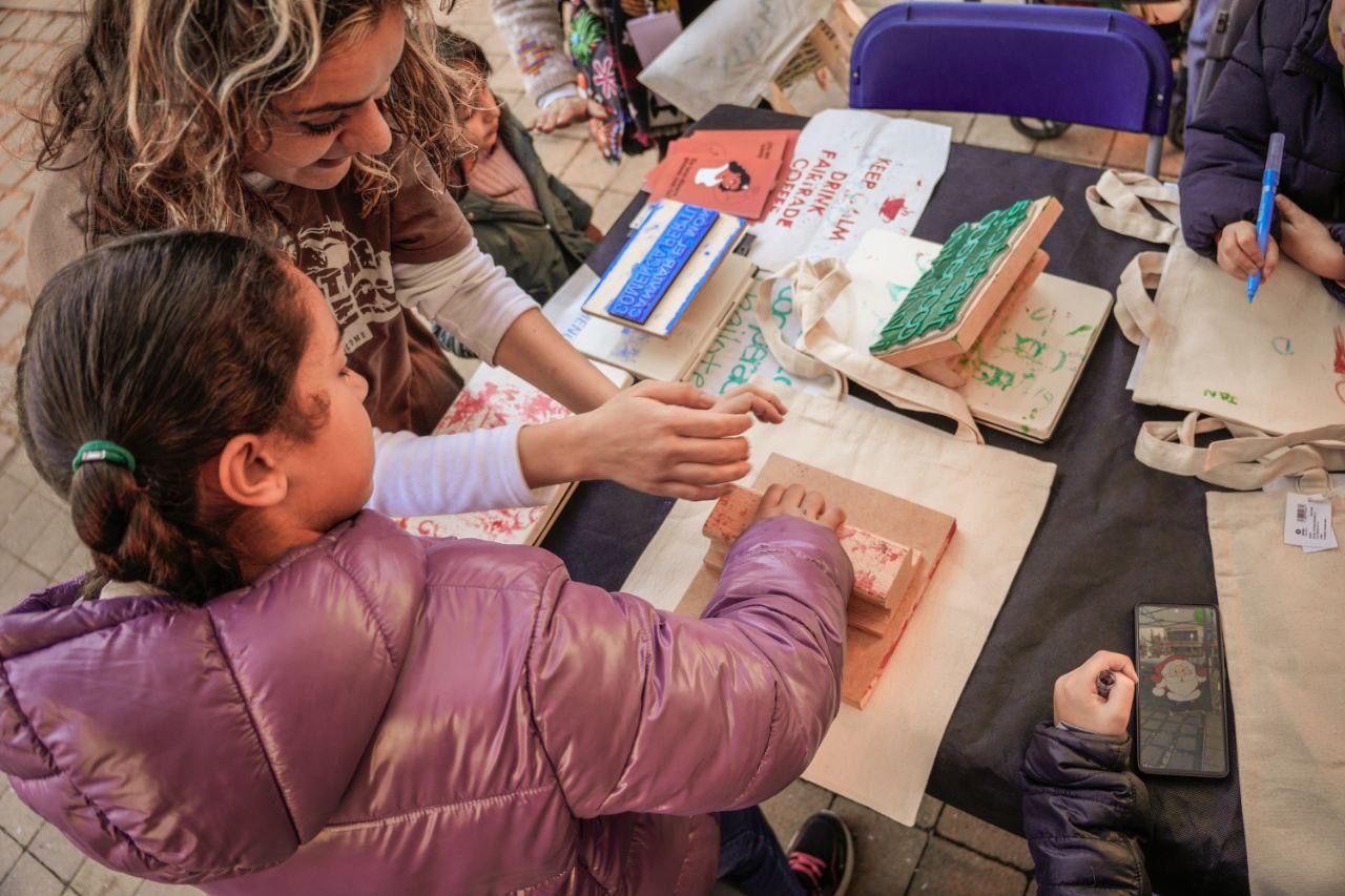 Taller estampació de bosses reciclades