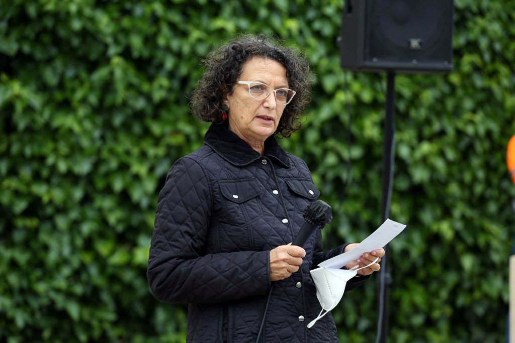 Familiars de persones desaparegudes participen en la presentació del monument masnoví que clama per la memòria, la veritat i la justícia