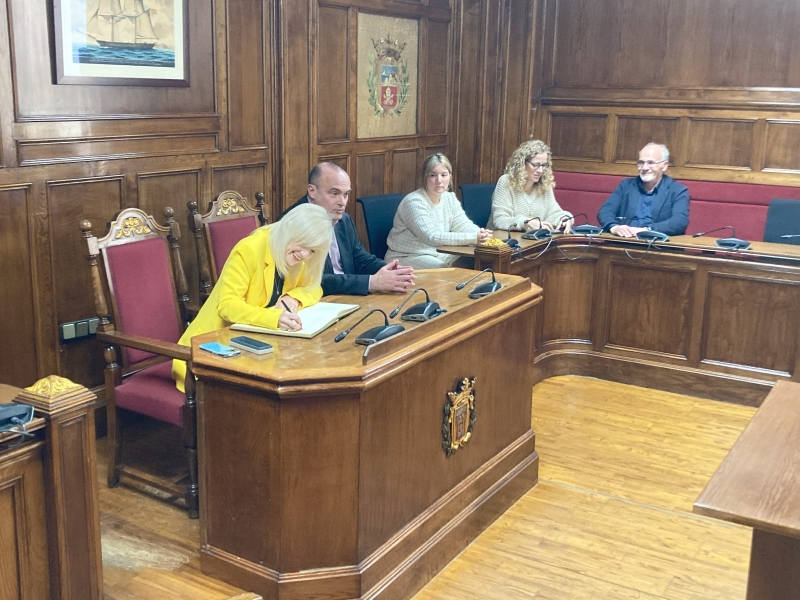 Pilar Díaz, delegada del govern de la Generalitat, visita l'Ajuntament del Masnou