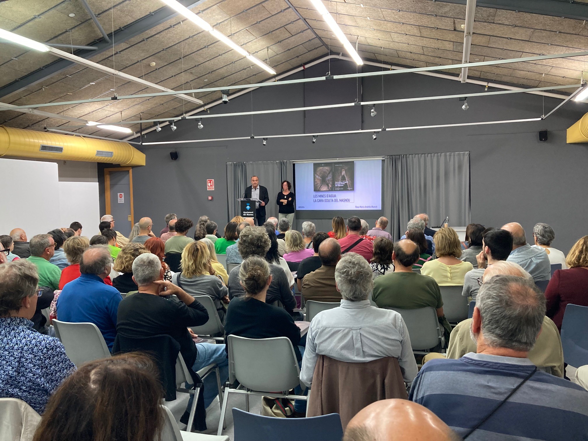 Foto de la presentació del llibre 'Les mines d'aigua: la cara oculta del Masnou'