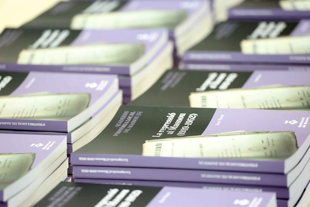 Exemplars del llibre 'La repressió al Masnou (1939-1952)'