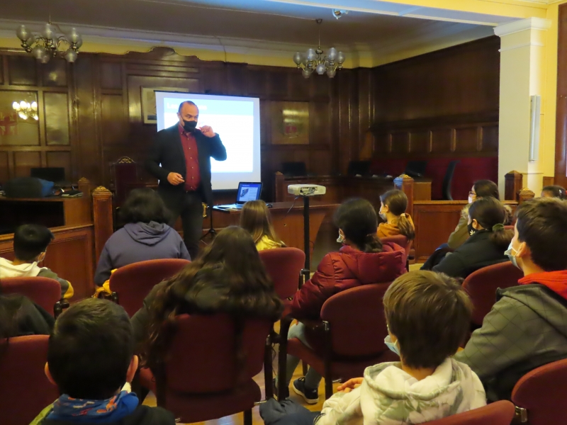 El Consell d'Infants comença la ronda de visites a l'Ajuntament