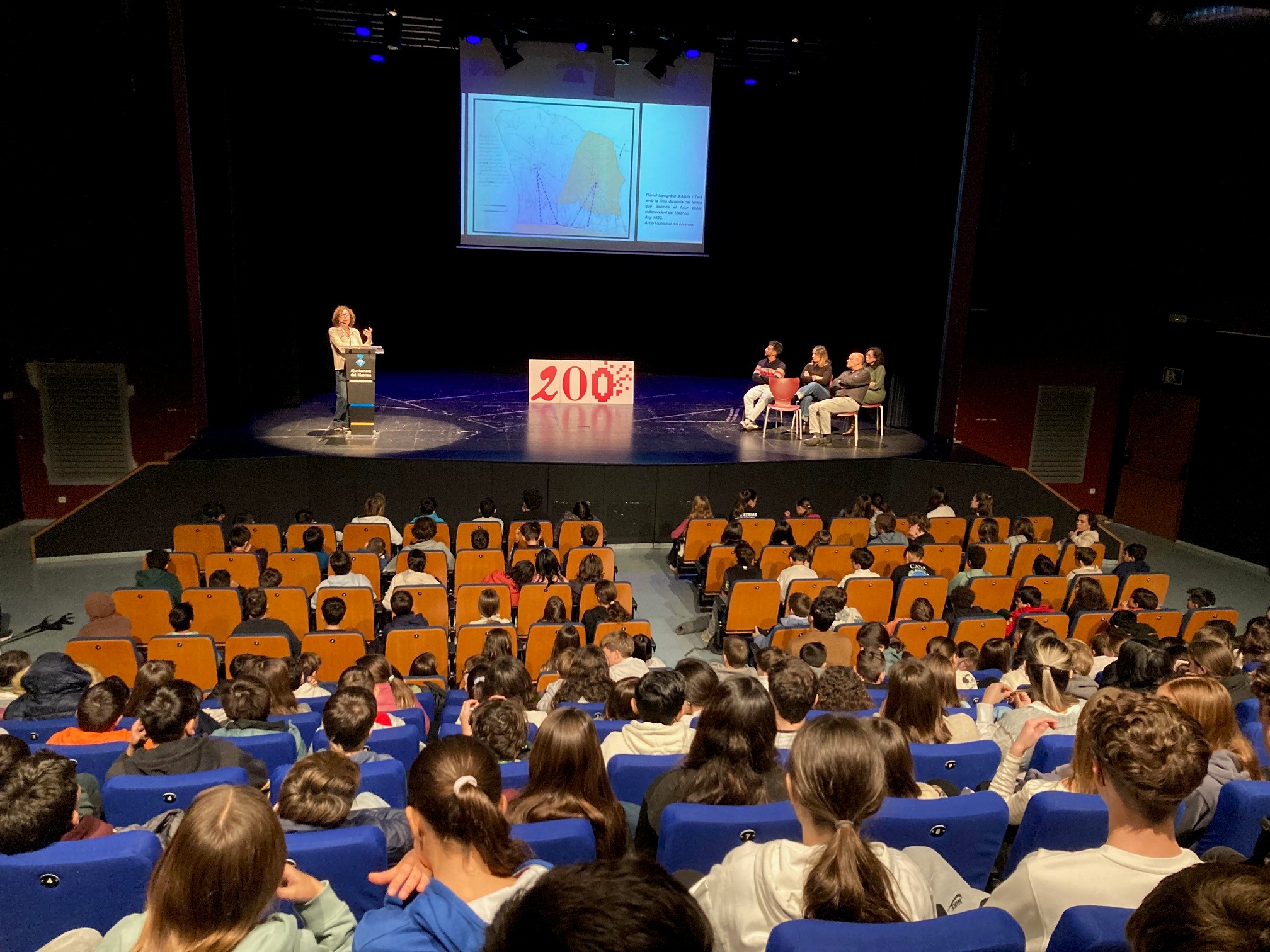 Foto. Presentació del Quadern d'Història Local 'La història del Masnou vista pel Consell d'Infants'