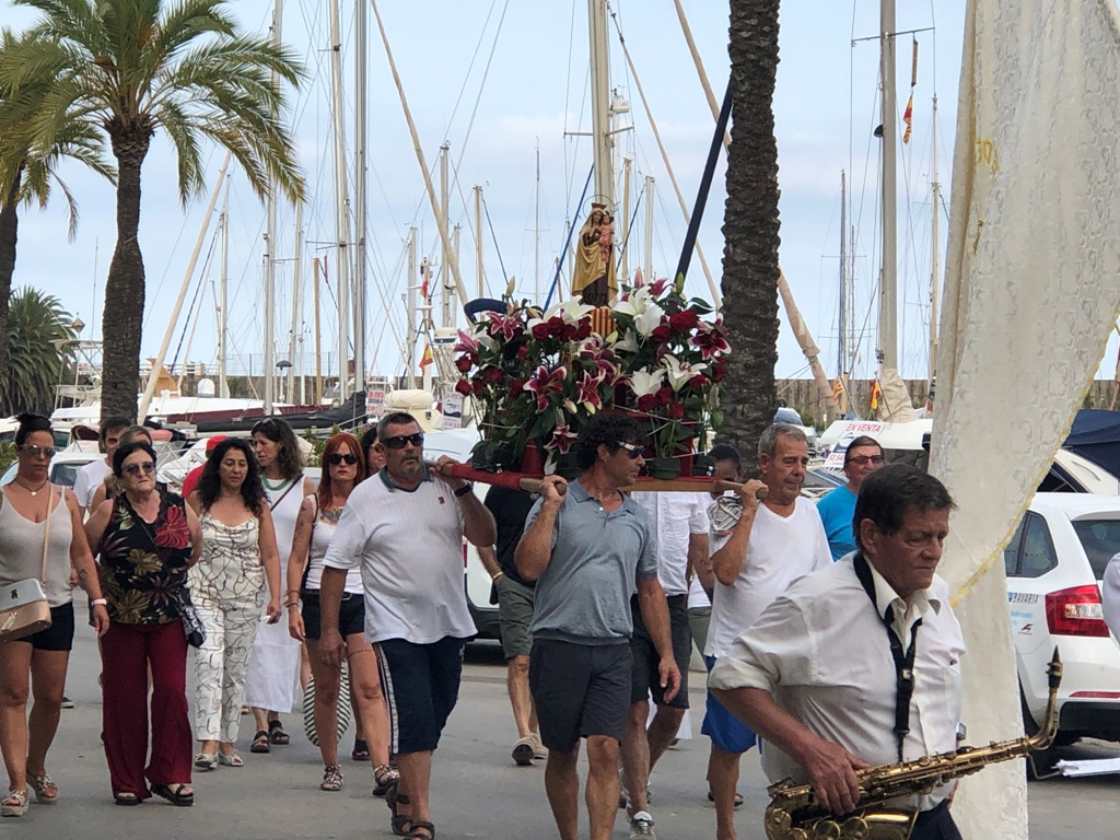 Processó marinera per la Verge del Carme.