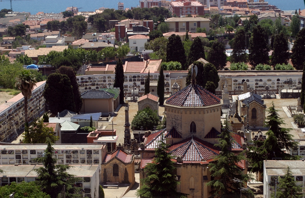 Tot a punt per a l'inici de les obres per reparar part de les cobertes del Cementiri