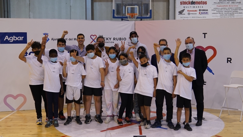 Una estona de bàsquet amb Ricky Rubio per presentar el Community Team del Centre Obert Maricel