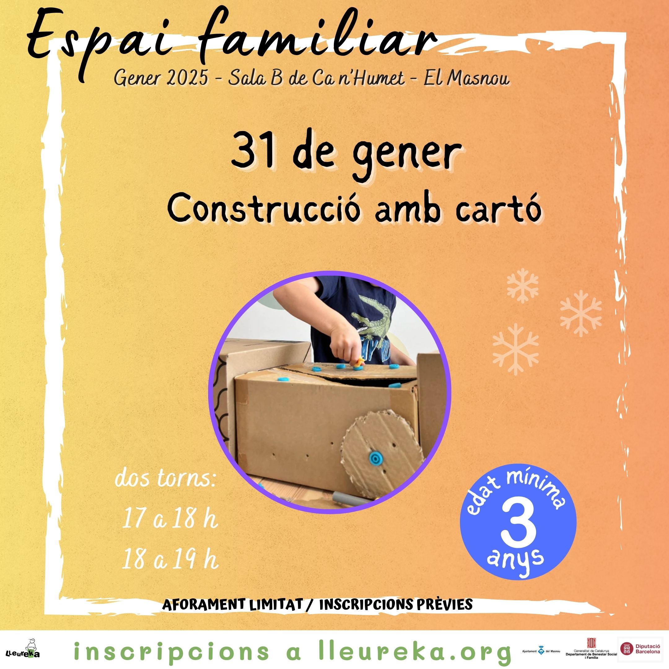 Espai familiar de construcció amb cartó 