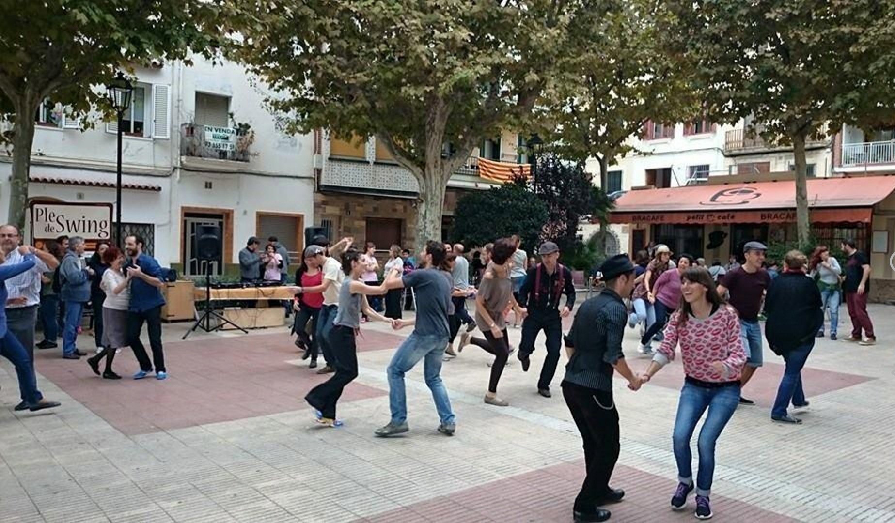 Swing a la plaça d'Ocata 