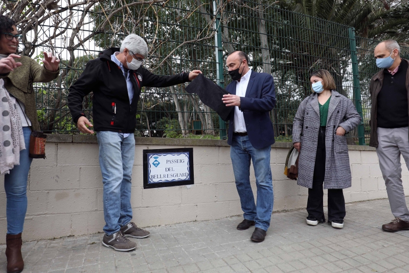El passeig del Bellresguard estrena els rètols que l'identifiquen amb el nou nom