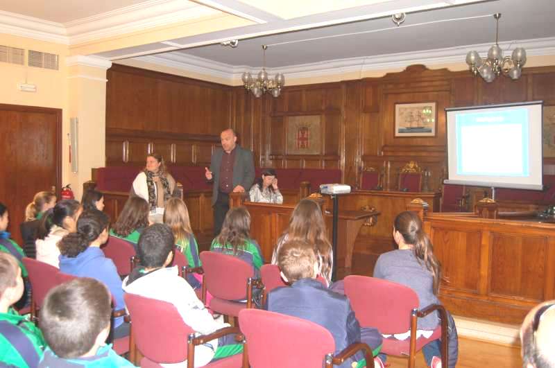 Els escolars comencen a preparar el Consell Municipal dels Infants