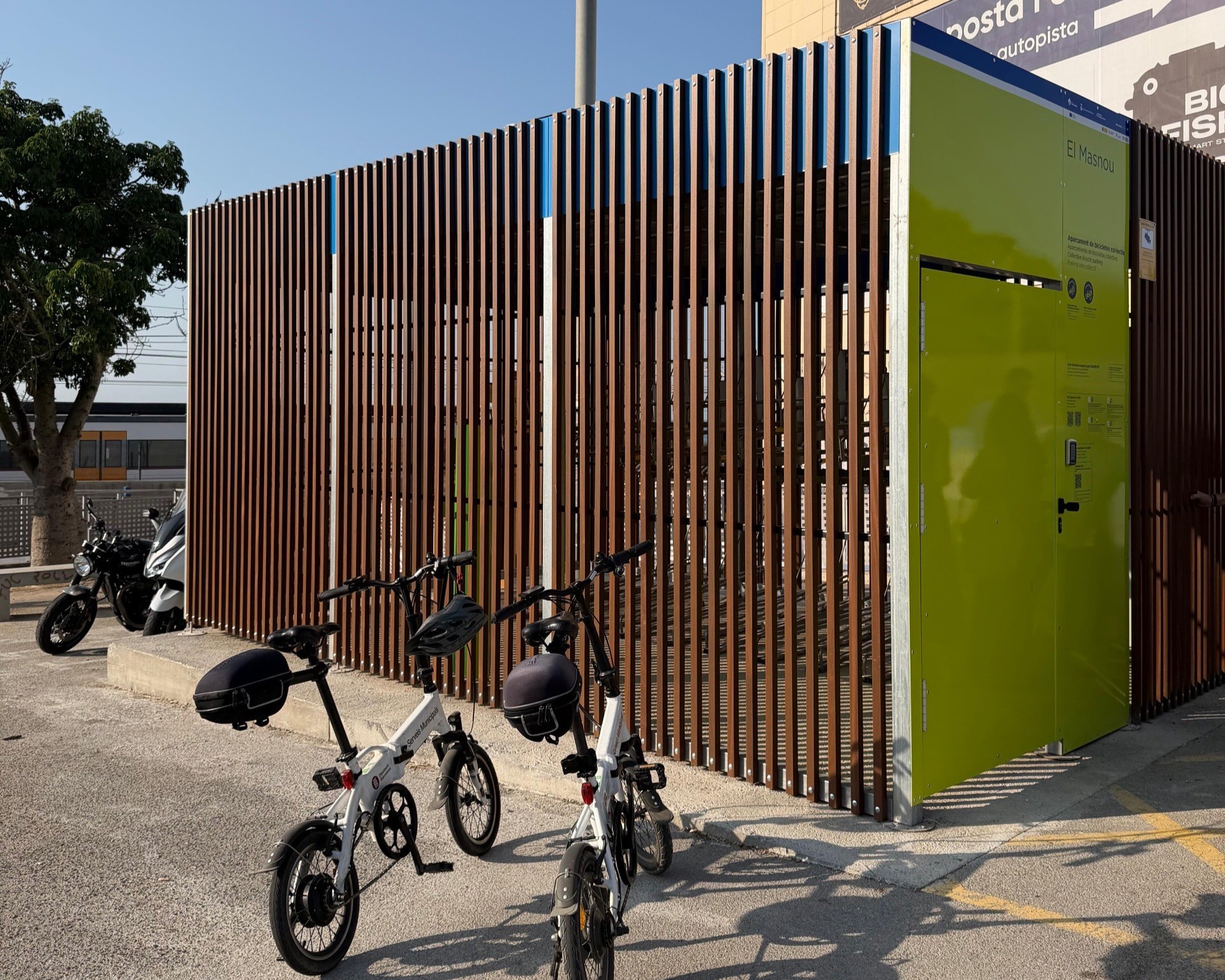 El Masnou estrena una estaci&oacute; de serveis per a bicis que forma part de la xarxa comarcal EuroVelo
