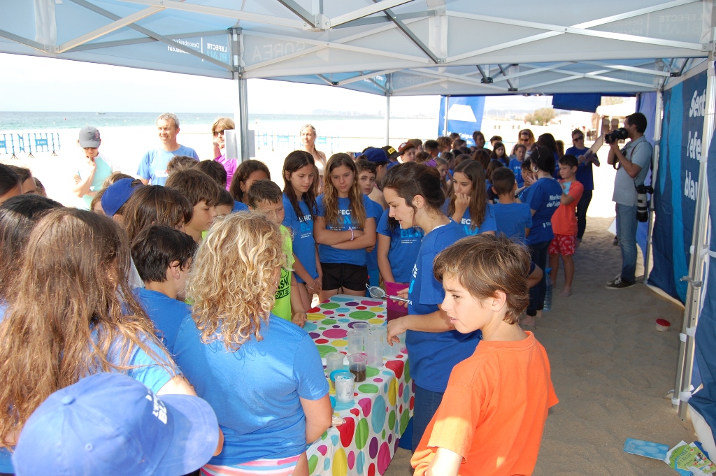 Neteja de platges amb alumnat masnoví i Ricky Rubio, organitzada per SOREA.