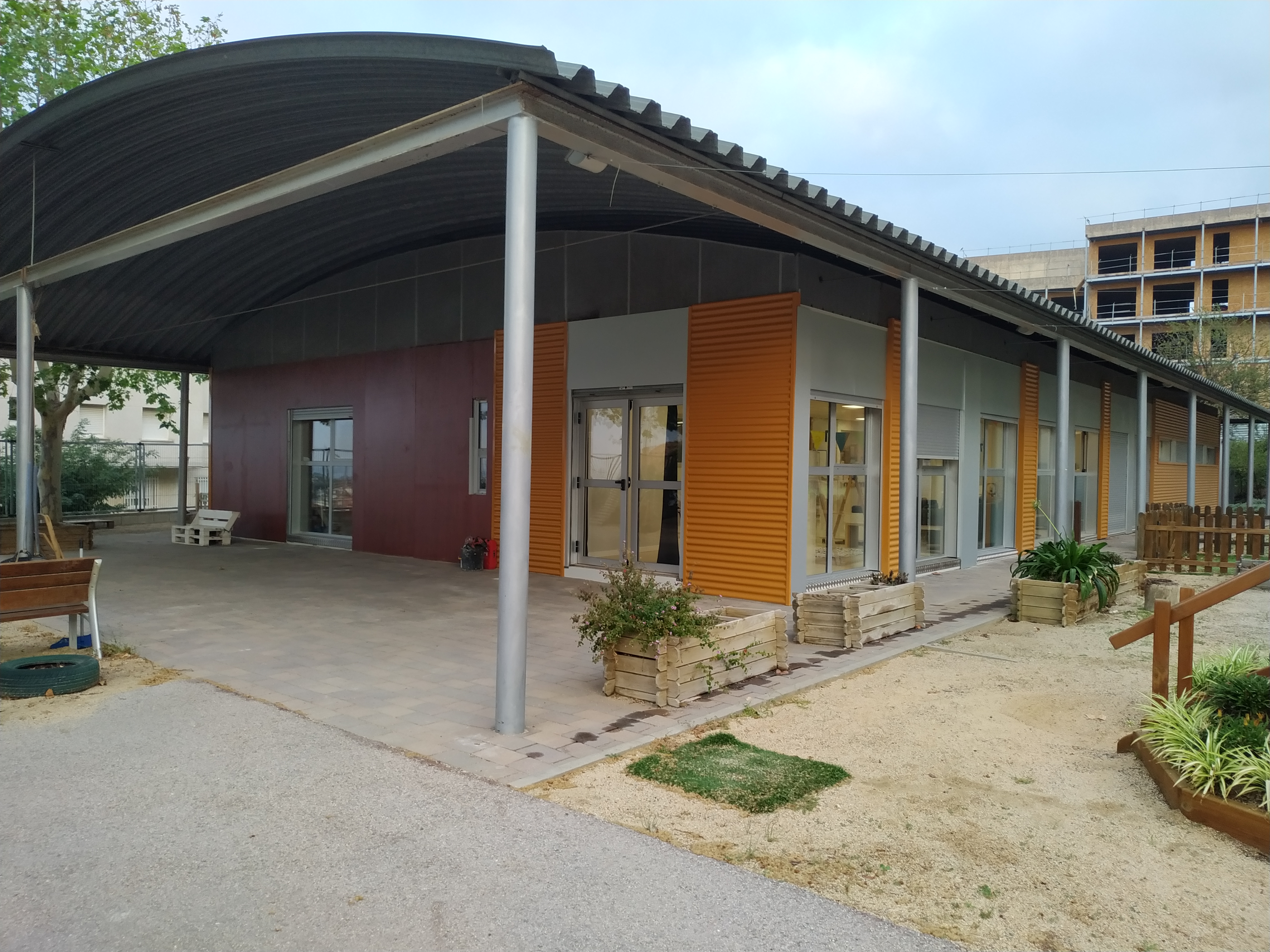 Llum verda a l'obertura de la nova aula d'I2 de l'Escola Bressol Sol Solet