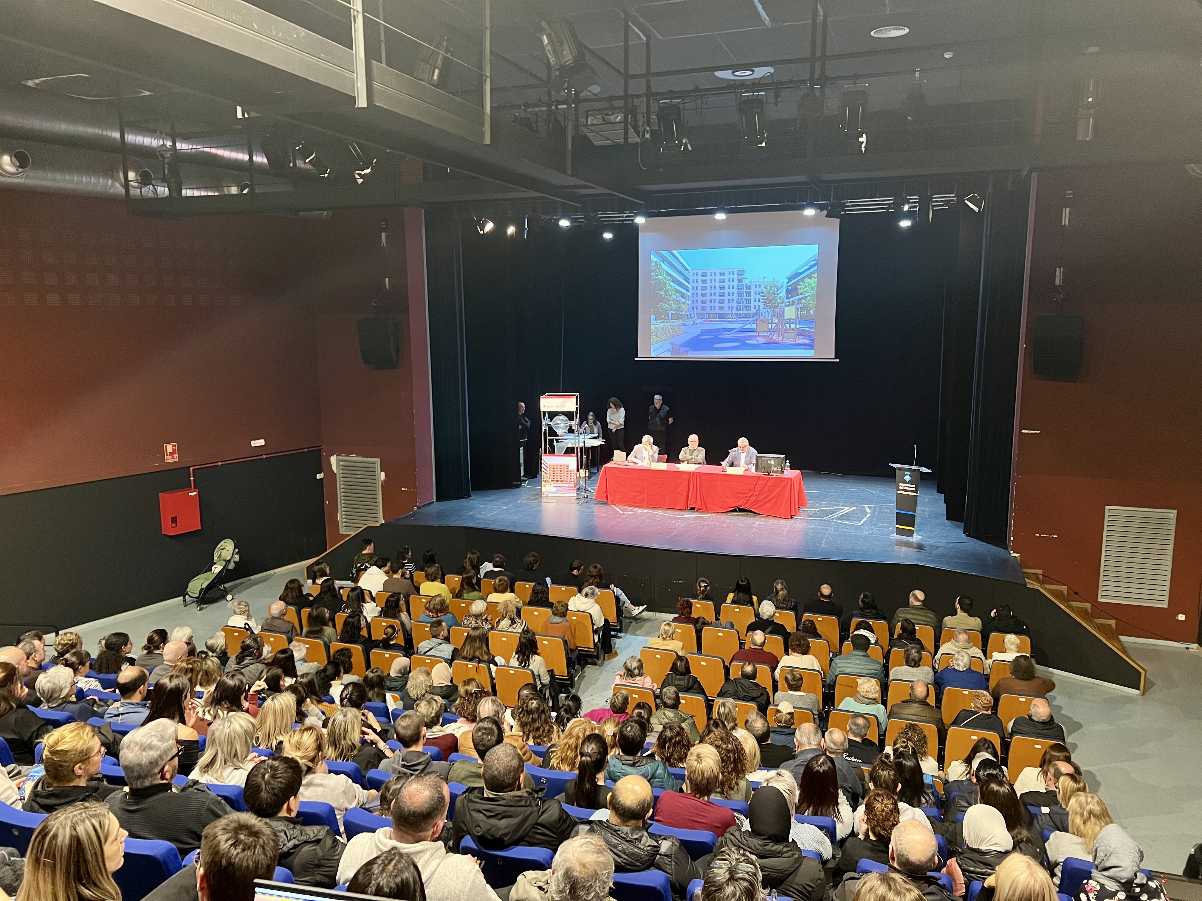 Realitzat el sorteig dels habitatges protegits de la plaça Nova del Masnou