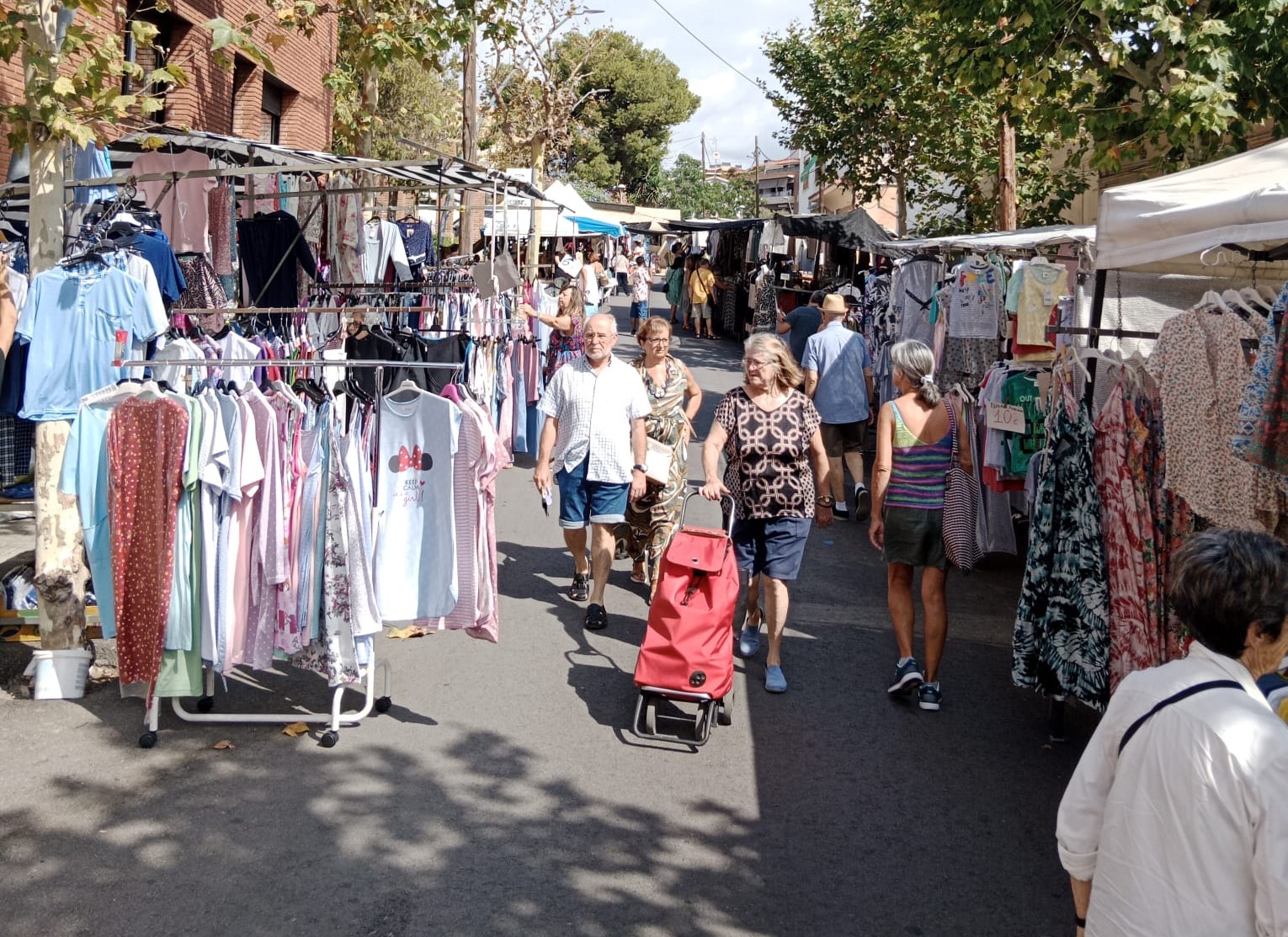 El mercat setmanal es trasllada al carrer del Torrent de Vallmora