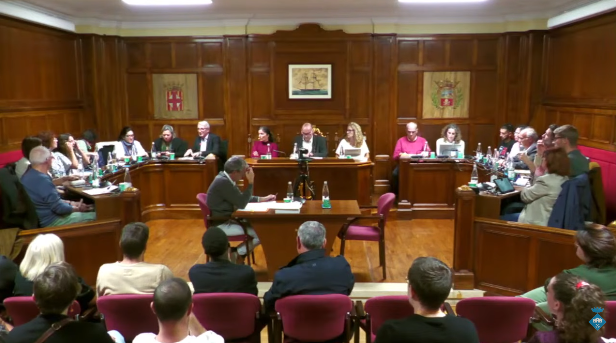 Les defici&egrave;ncies dels habitatges protegits de la pla&ccedil;a Nova obren un debat entre govern i oposici&oacute; sobre les responsabilitats i les solucions