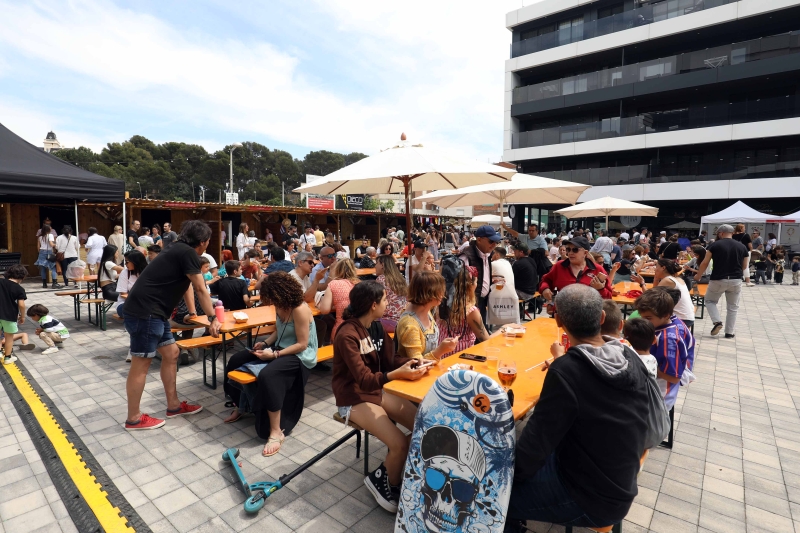 Una multitud gaudeix d'una de les edicions més exitoses de la Fira Comercial i Gastronòmica