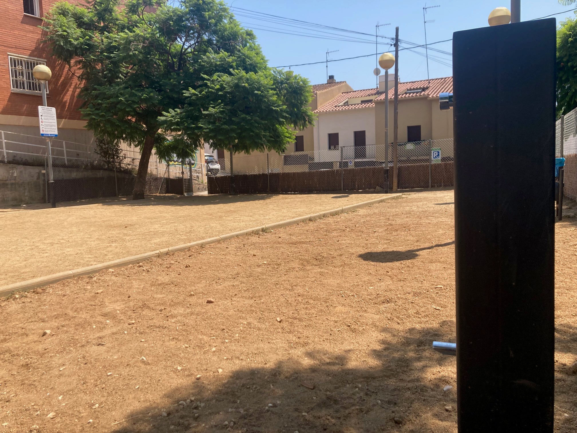 Foto de l'espai d'esbarjo per a gossos de Torrent Umbert.