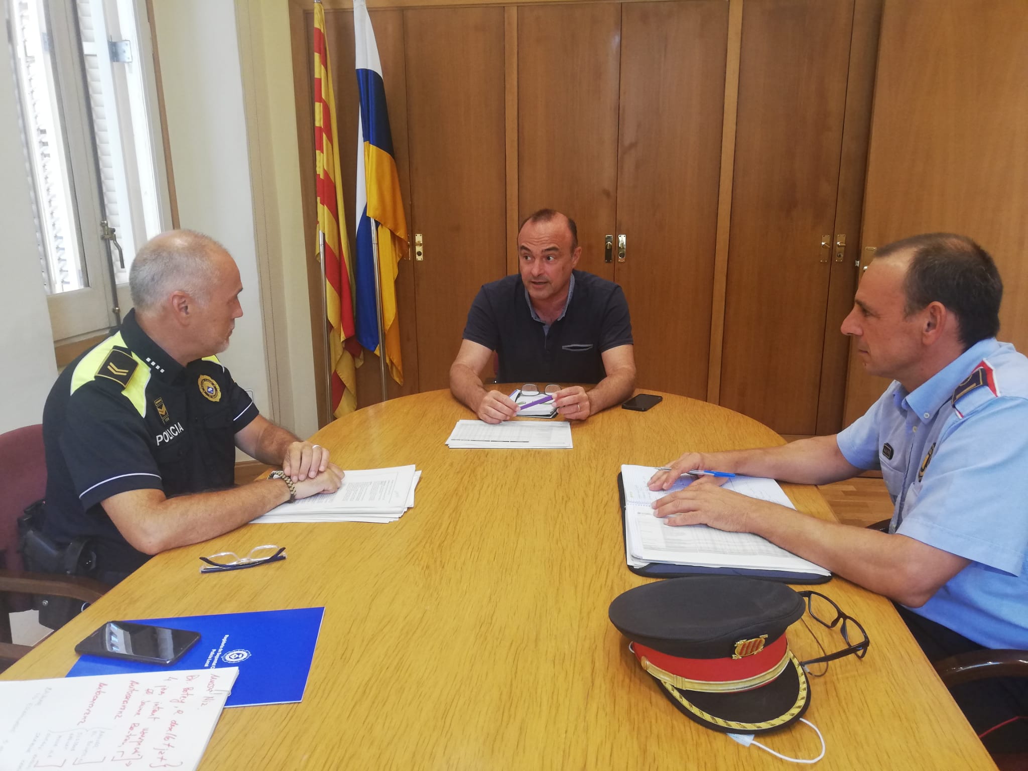 Reunió mantinguda entre l'alcalde del Masnou i representants de la Policia Local i de l'Àrea Bàsica Policial de Premià de Mar dels Mossos d'Esquadra.