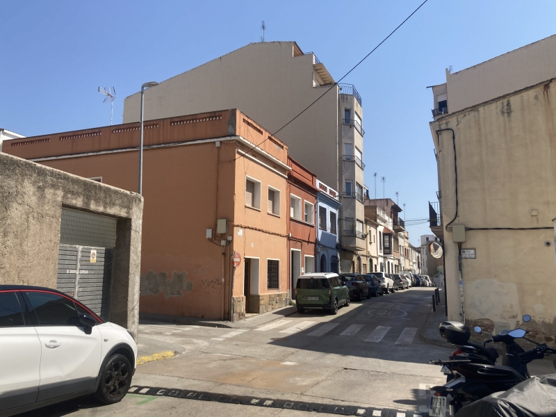 Foto de la cruïlla dels carrers de la Mare de N&uacute;ria, de Sant Felip i del Capit&agrave; Mirambell.