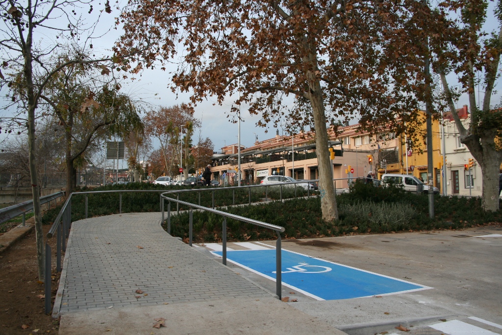 Nova rotonda a la carretera d'Alella (El Masnou).