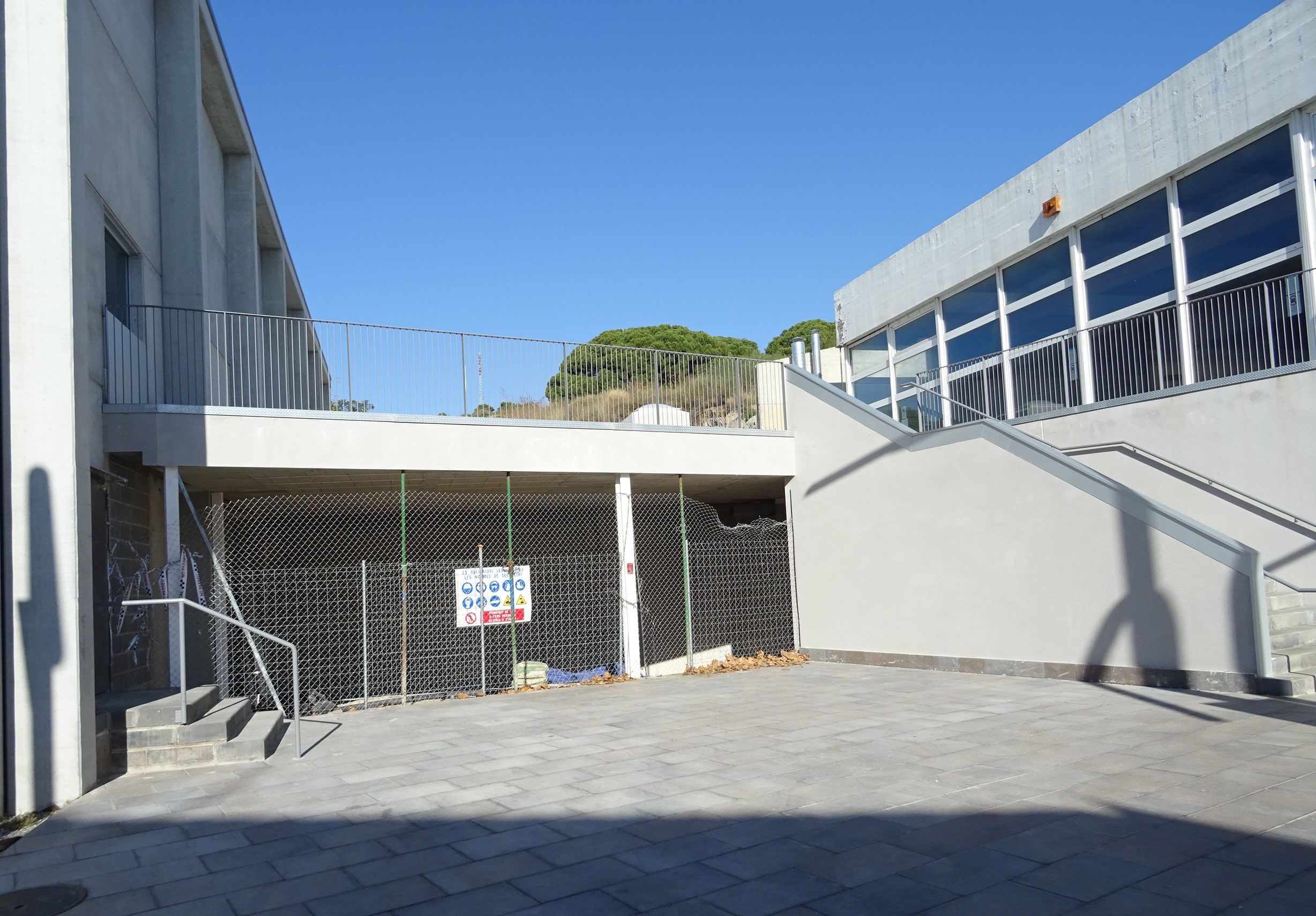 Local del Complex Esportiu que s'adequa perquè aculli un bar.