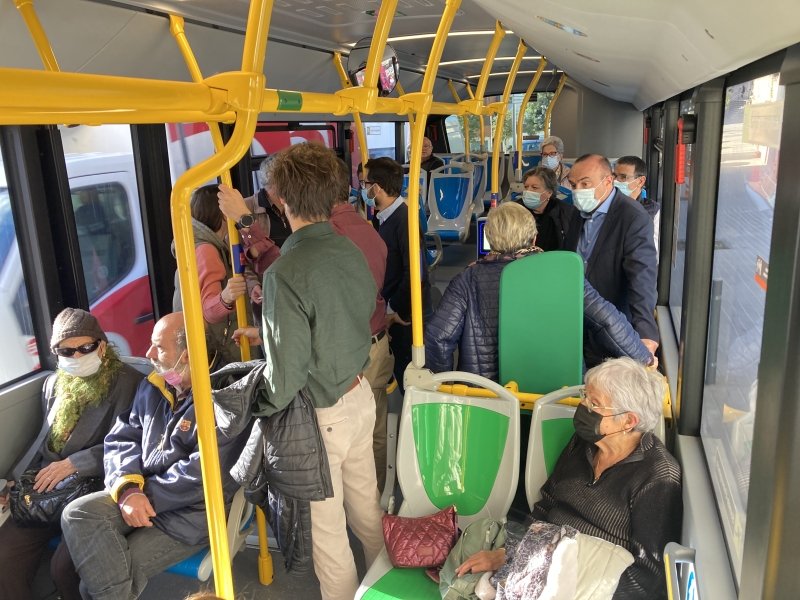 Viatge inaugural del nou vehicle de la línia C19 (bus urbà), de tecnologia híbrida.