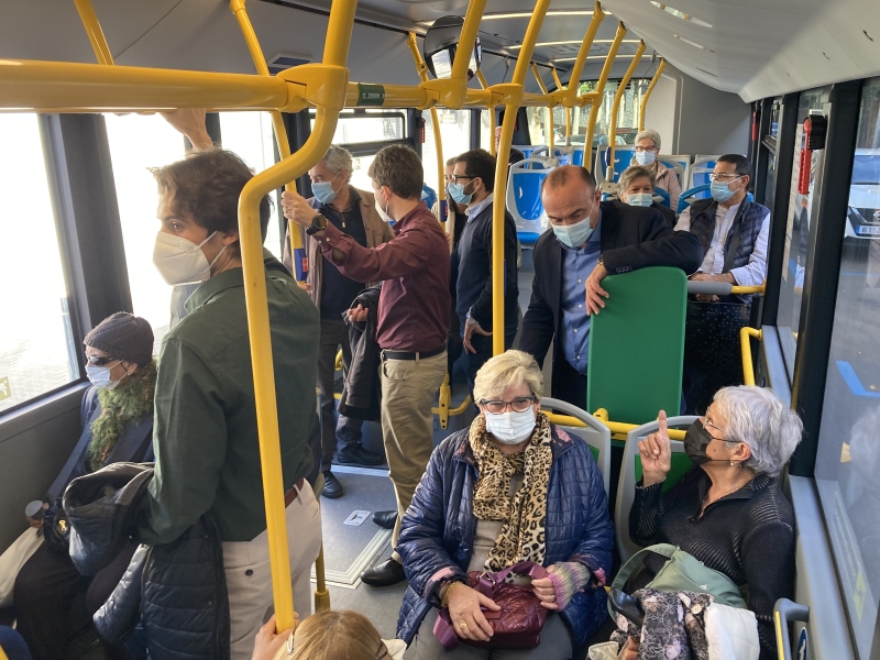 Viatge inaugural del nou vehicle de la línia C19 (bus urbà), de tecnologia híbrida.