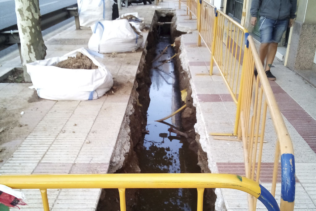 Obres de millora al carrer de Barcelona