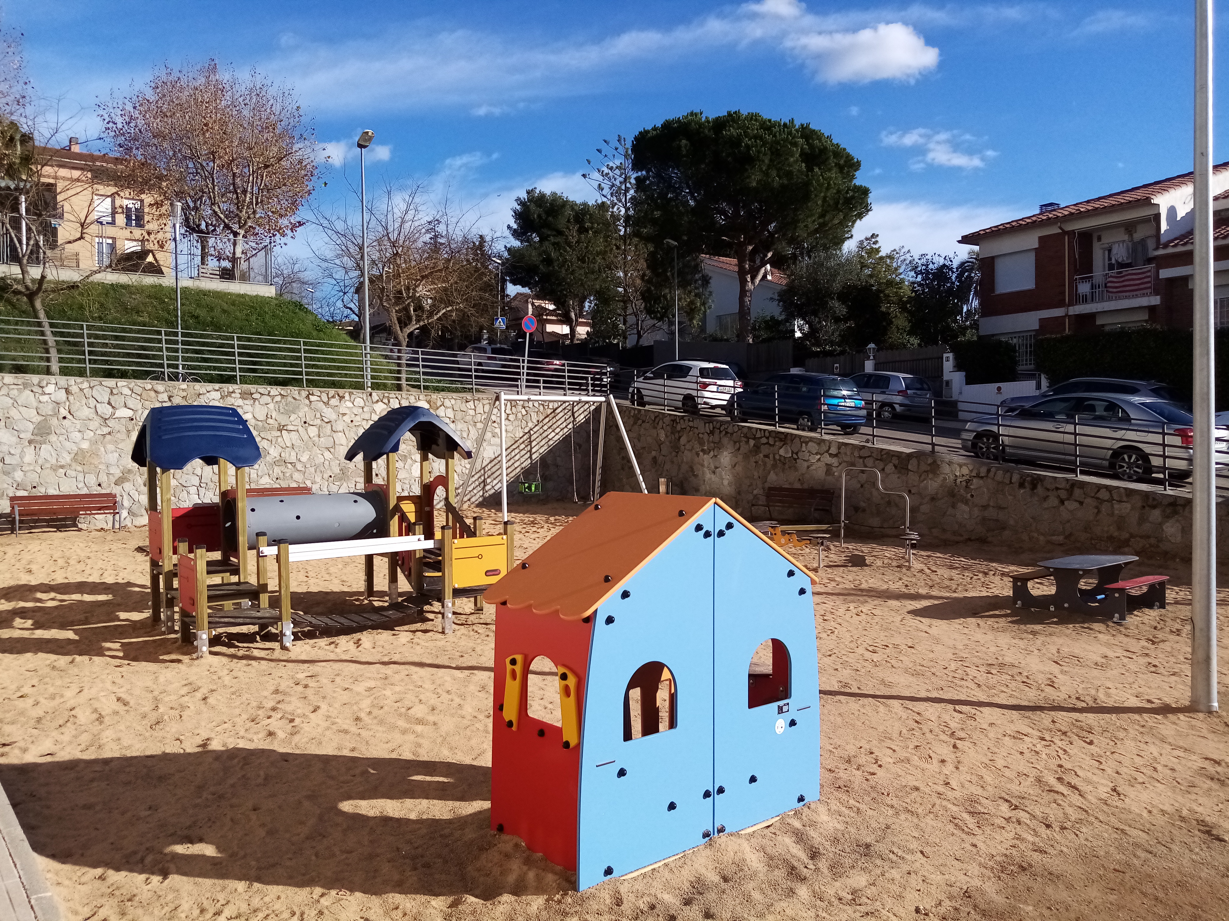 Jocs infantils del nou parc del carrer del Capità Antoni Pagès Millet